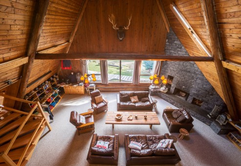 Living room at Silvertip lodge