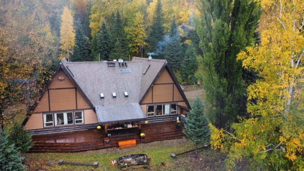 Silvertip Lodge in Fall