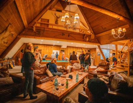 SilvertipLodge-Livingroom1